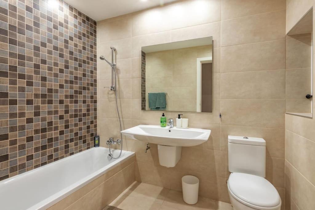 Modern 3 Bedroom Apartment Close To Paceville And Beach Is-Swieqi Ngoại thất bức ảnh