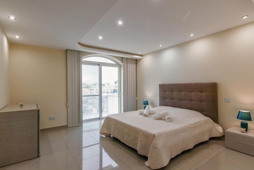 Modern 3 Bedroom Apartment Close To Paceville And Beach Is-Swieqi Ngoại thất bức ảnh