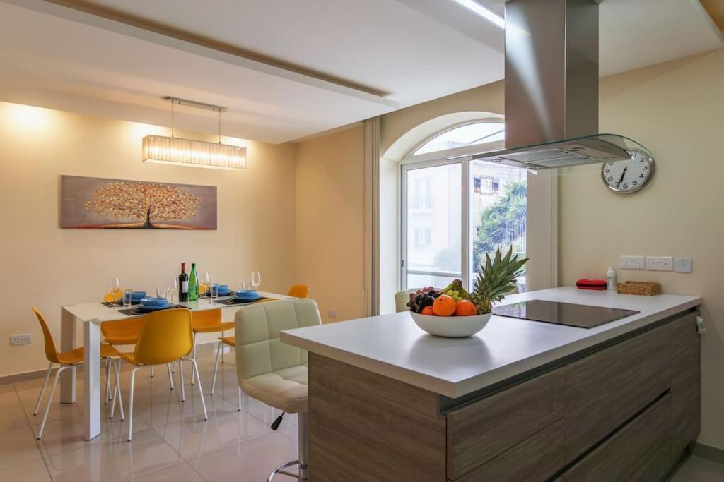 Modern 3 Bedroom Apartment Close To Paceville And Beach Is-Swieqi Ngoại thất bức ảnh