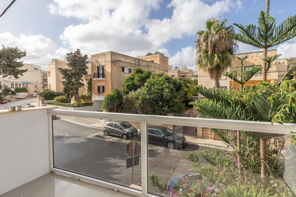 Modern 3 Bedroom Apartment Close To Paceville And Beach Is-Swieqi Ngoại thất bức ảnh