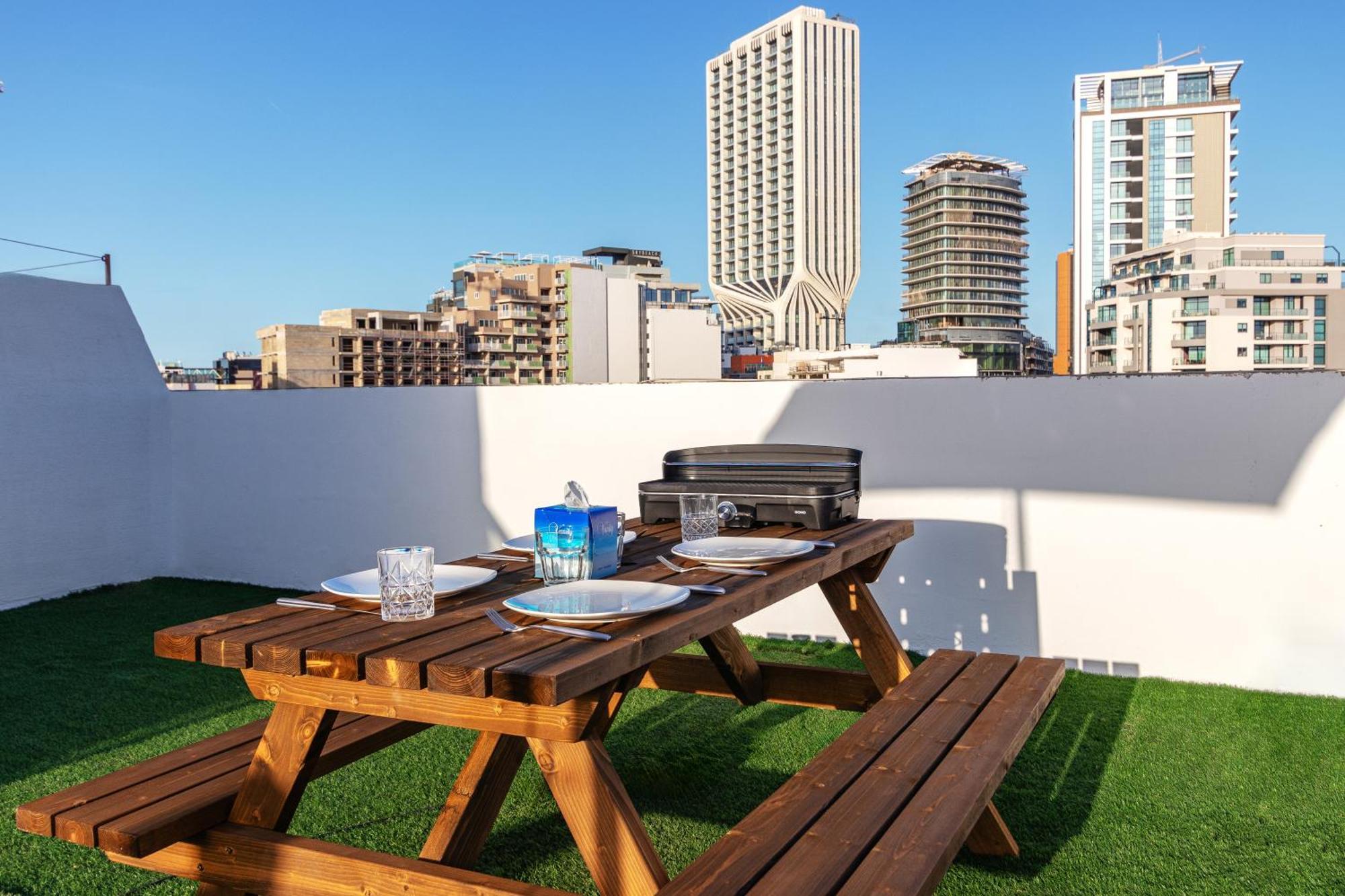 Modern 3 Bedroom Apartment Close To Paceville And Beach Is-Swieqi Ngoại thất bức ảnh